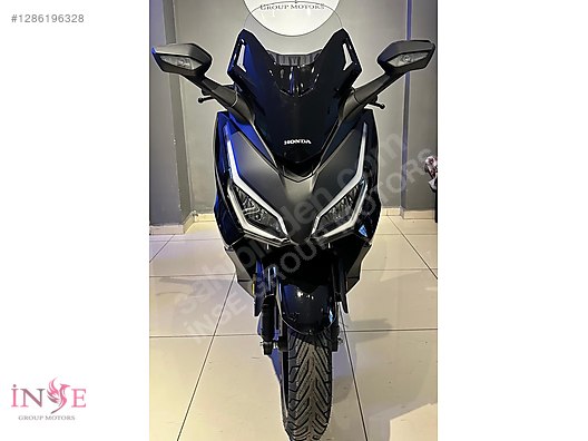 Siyah Honda Forza 250 (NSS250) Otomatik