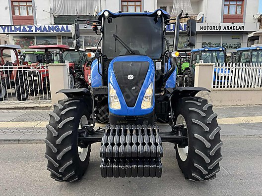 Machinery / Agricultural Machines / Tractors / New Holland / TR5.100