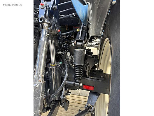 Machinery / Agricultural Machines / Tractors / New Holland / TR5.100