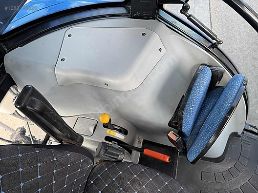 Machinery / Agricultural Machines / Tractors / New Holland / TR5.100