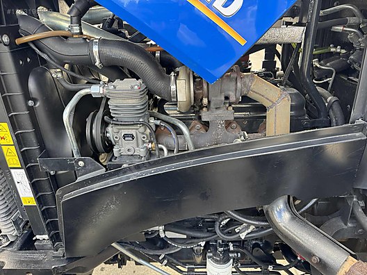 Machinery / Agricultural Machines / Tractors / New Holland / TR5.100