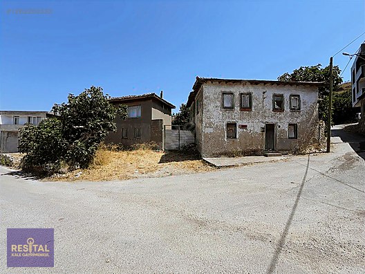 Satılık kerpiç ev ve bahçesi köşe parsel