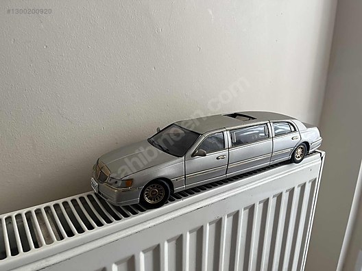 Sunstar Diecast Model 1:18 Lincoln Araba - 1300200920