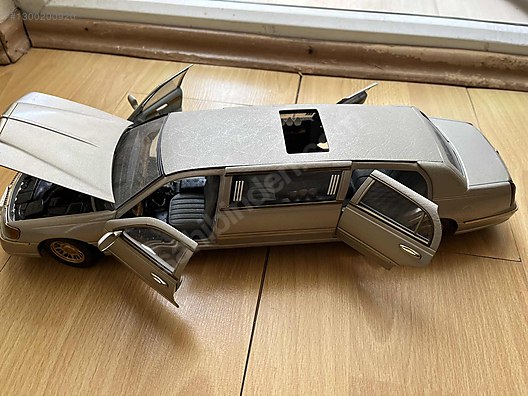 Sunstar Diecast Model 1:18 Lincoln Araba - 1300200920