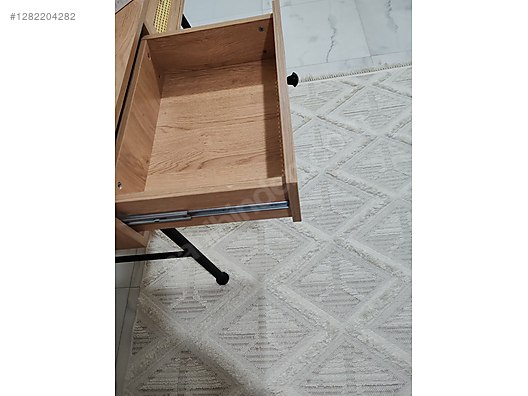 Used & Brand New Items / Home Decor / Furniture / Child & Teen Room / Work Table