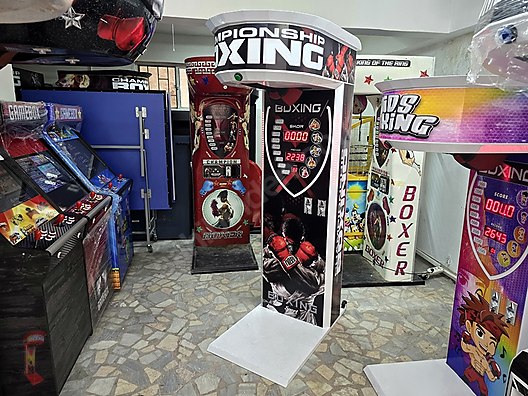 İkinci El ve Sıfır Alışveriş / Hobi & Oyuncak / Ticari Oyun Ürünleri / Boks Makinesi