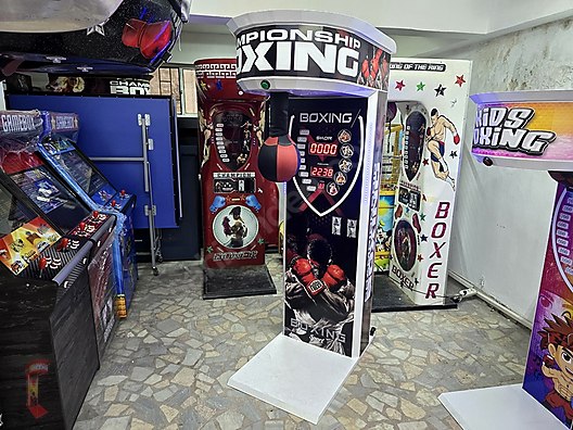 İkinci El ve Sıfır Alışveriş / Hobi & Oyuncak / Ticari Oyun Ürünleri / Boks Makinesi