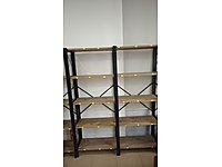 çiziksiz temiz kitaplık raflar