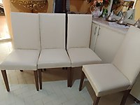 beyaz 4 adet saglam sandalye.