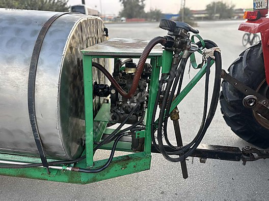 Machinery / Agricultural Machines / Tractors / Massey Ferguson / 240 S