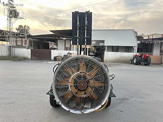 Machinery / Agricultural Machines / Tractors / Massey Ferguson / 240 S