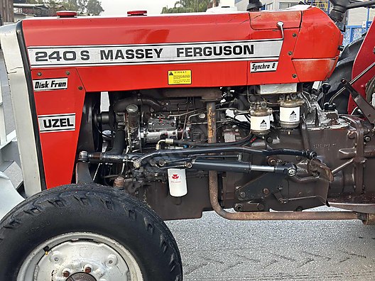 Machinery / Agricultural Machines / Tractors / Massey Ferguson / 240 S
