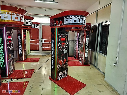 İkinci El ve Sıfır Alışveriş / Hobi & Oyuncak / Ticari Oyun Ürünleri / Boks Makinesi