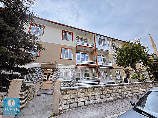 CUMHURİYET TE ESKİ SELÇUKLU BELEDİYESİ YANI ARA KAT DAİRE #1284220853