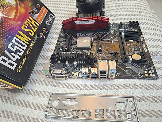 Ryzen 5600X+B450MB+DDR4 3200 8GB×2セット BUNDLE SET~RYZEN 5 5600~ B450M~16 RAM sahibinden.comda - 1327222560