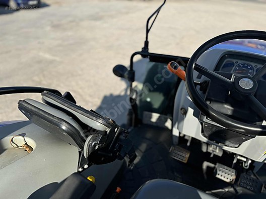 Machinery / Agricultural Machines / Tractors / New Holland / T4.70S