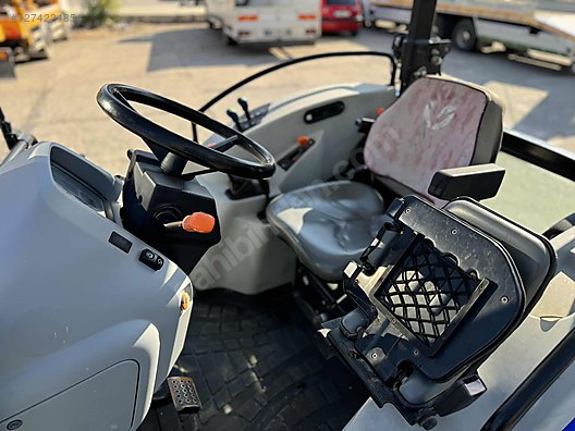 Machinery / Agricultural Machines / Tractors / New Holland / T4.70S