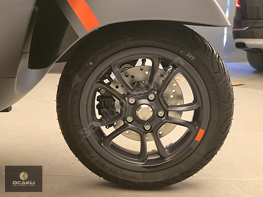 Vespa GTS 300 Super Sport motosiklet