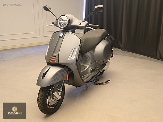 Gri Vespa GTS 300 Super Sport Otomatik