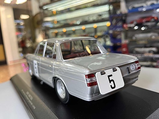 Minichamps Diecast Model 1:18 BMW Araba - 1314226141