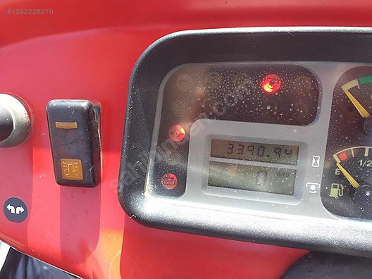 Machinery / Agricultural Machines / Tractors / Massey Ferguson / 240 S