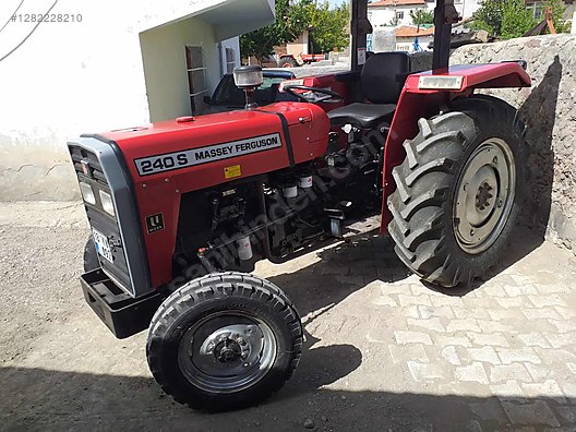 Machinery / Agricultural Machines / Tractors / Massey Ferguson / 240 S