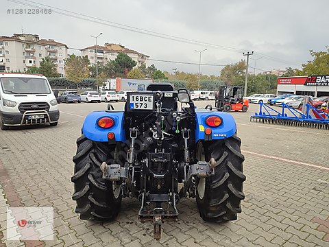 Machinery / Agricultural Machines / Tractors / New Holland / TD4.78B