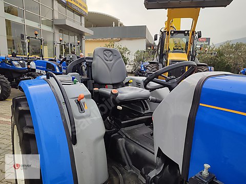 Machinery / Agricultural Machines / Tractors / New Holland / TD4.78B