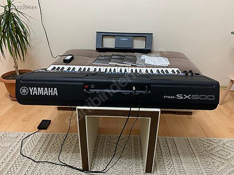 Keyboard yamaha deals psr sx 600