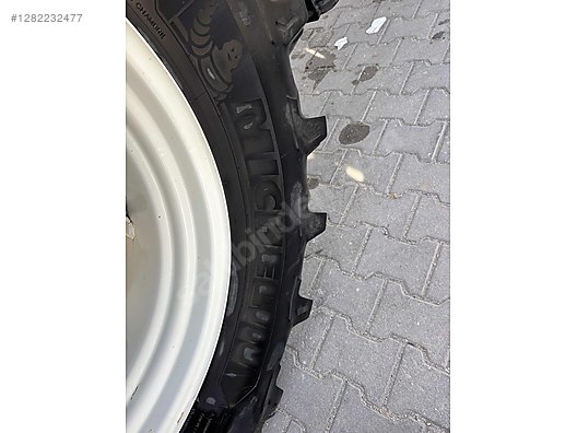 Machinery / Agricultural Machines / Tractors / New Holland / TR5.110