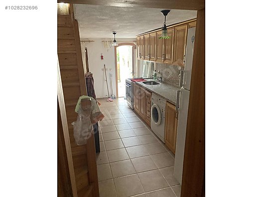 BOZCAADA�da 3KATLI BAHÇELİ 2 SOKAK ÇEPHELİ MÜSTAKİL EV Satılık