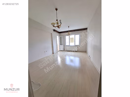 ATAŞEHİR İÇERENKÖY MERKEZİ KONUMDA ARA KAT SİTEDE #1283232725