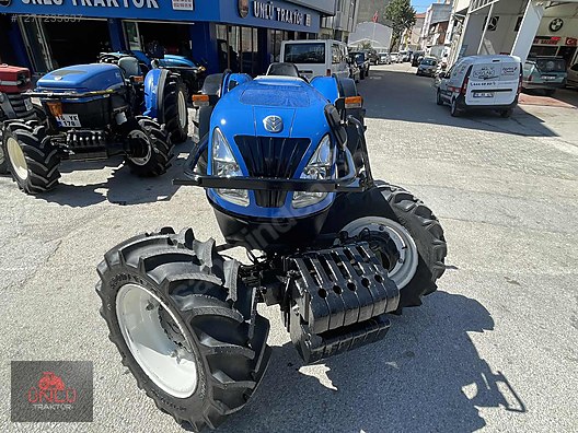 Machinery / Agricultural Machines / Tractors / New Holland / T4.95F