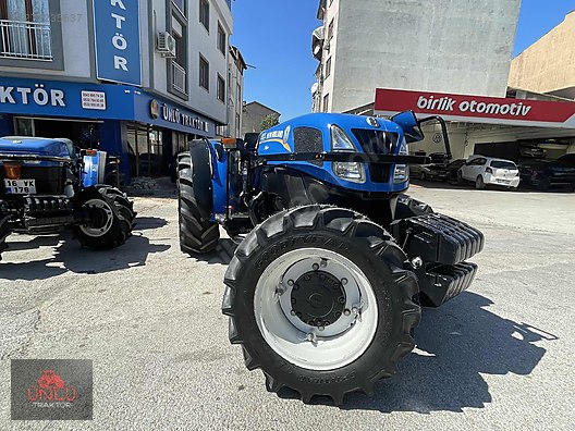 Machinery / Agricultural Machines / Tractors / New Holland / T4.95F