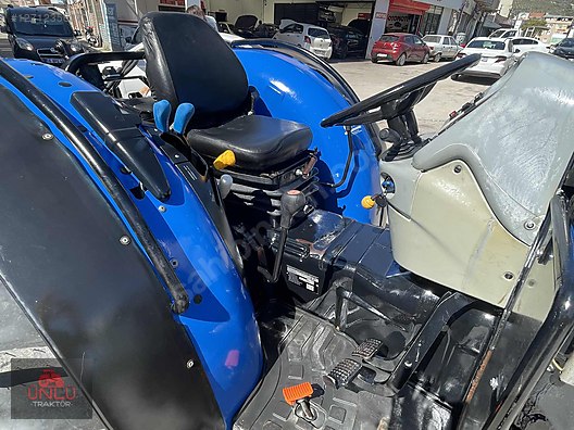 Machinery / Agricultural Machines / Tractors / New Holland / T4.95F