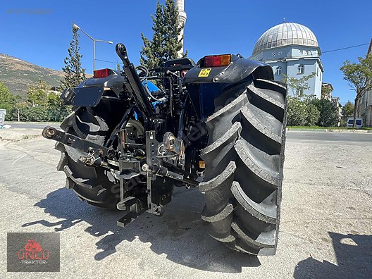 Machinery / Agricultural Machines / Tractors / New Holland / T4.95F