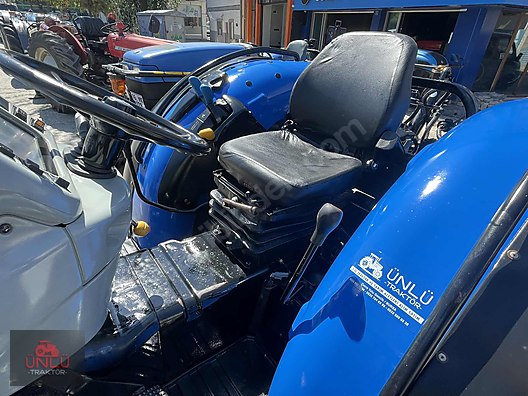 Machinery / Agricultural Machines / Tractors / New Holland / T4.95F