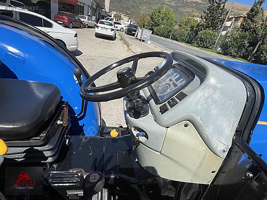 Machinery / Agricultural Machines / Tractors / New Holland / T4.95F