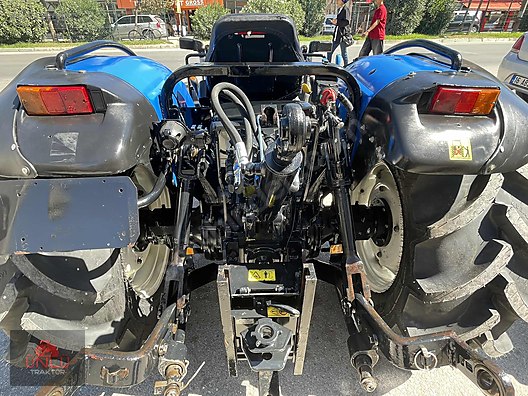 Machinery / Agricultural Machines / Tractors / New Holland / T4.95F