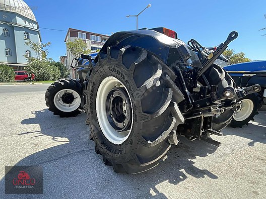 Machinery / Agricultural Machines / Tractors / New Holland / T4.95F