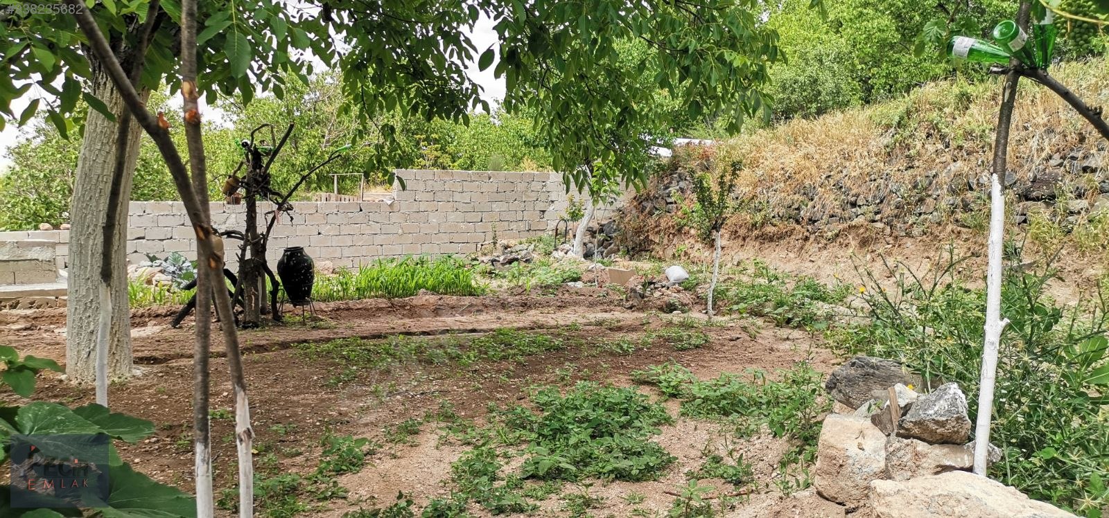 FECİR EMLAK�TAN SATILIK NAR�DA 980 M2 BAĞ VE BAĞ EVİ Satılık Arsa