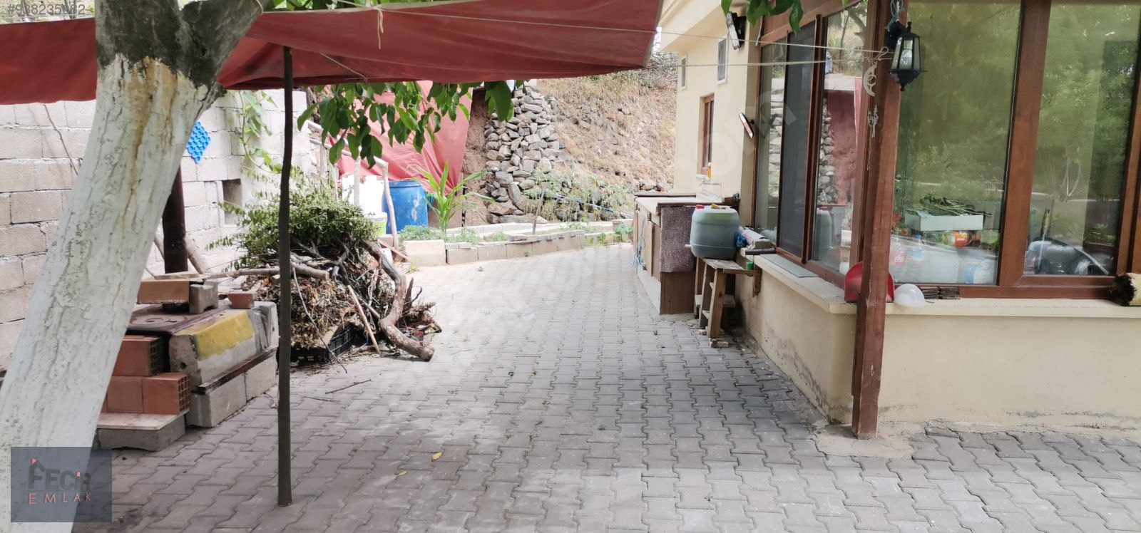 FECİR EMLAK�TAN SATILIK NAR�DA 980 M2 BAĞ VE BAĞ EVİ Satılık Arsa