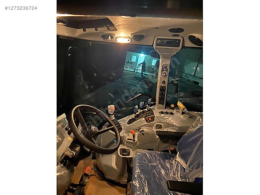 Machinery / Agricultural Machines / Tractors / New Holland / TR5.90