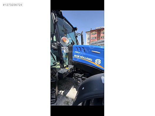 Machinery / Agricultural Machines / Tractors / New Holland / TR5.90