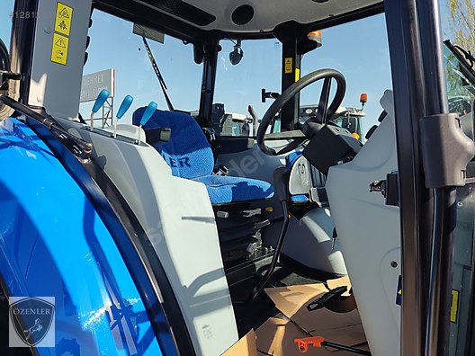 Machinery / Agricultural Machines / Tractors / New Holland / TD5.110