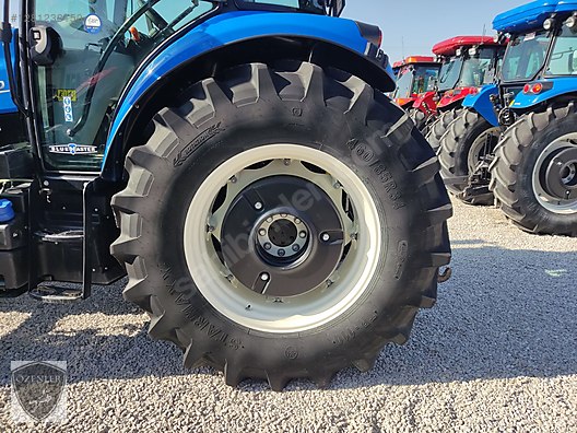 Machinery / Agricultural Machines / Tractors / New Holland / TD5.110