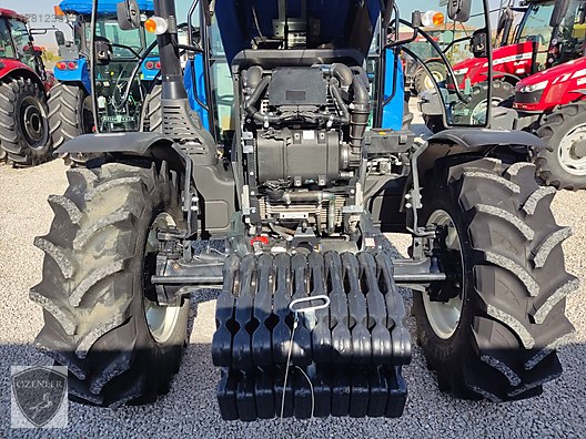 Machinery / Agricultural Machines / Tractors / New Holland / TD5.110