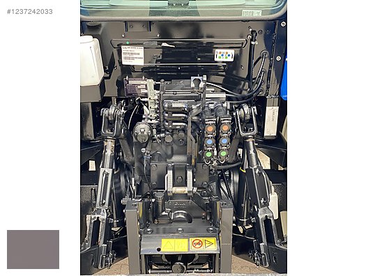 Machinery / Agricultural Machines / Tractors / New Holland / TR5.115