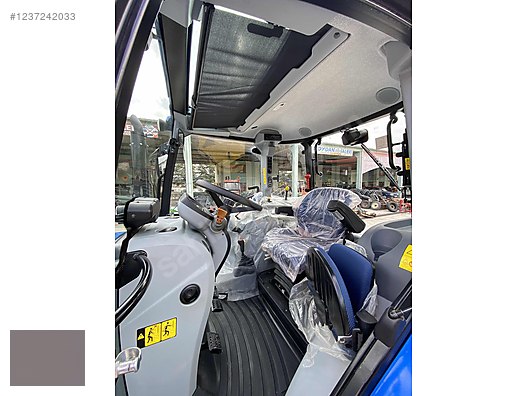 Machinery / Agricultural Machines / Tractors / New Holland / TR5.115