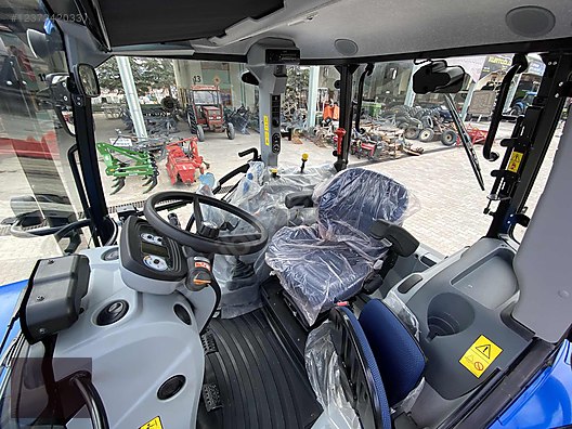 Machinery / Agricultural Machines / Tractors / New Holland / TR5.115